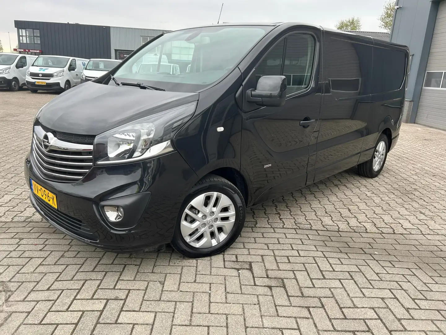 Opel Vivaro 1.6 CDTI L2H1 Sport EcoFlex 177DKM Noir - 2