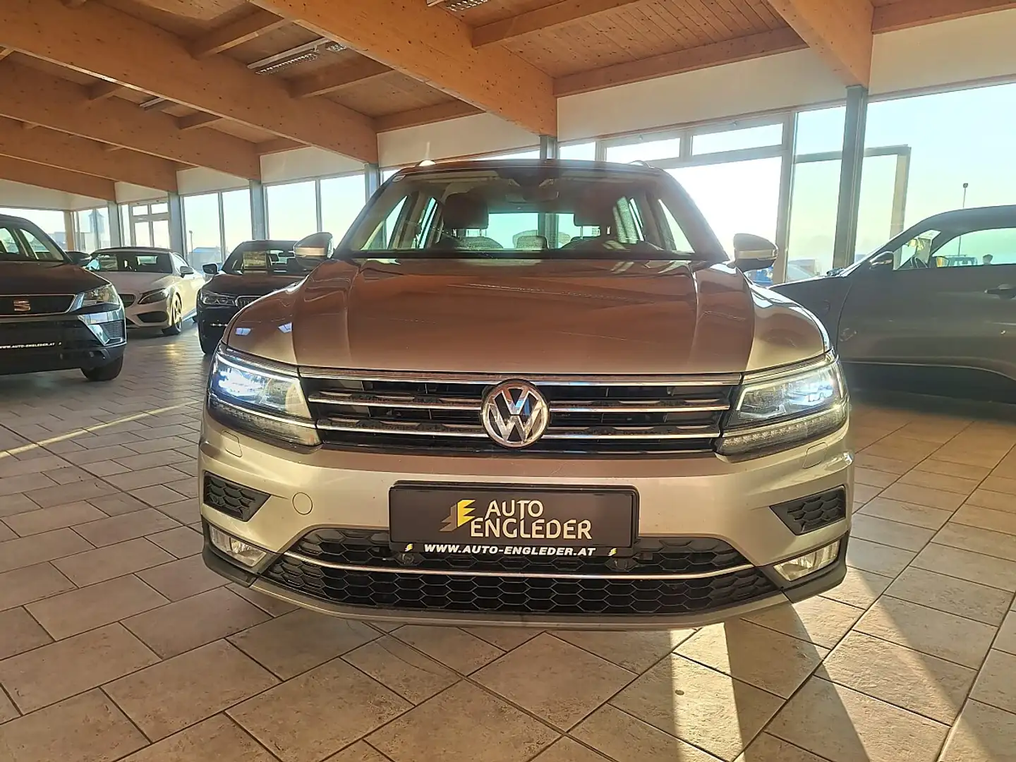 Volkswagen Tiguan 2,0 TDI SCR 4Motion Highline DSG Silber - 2