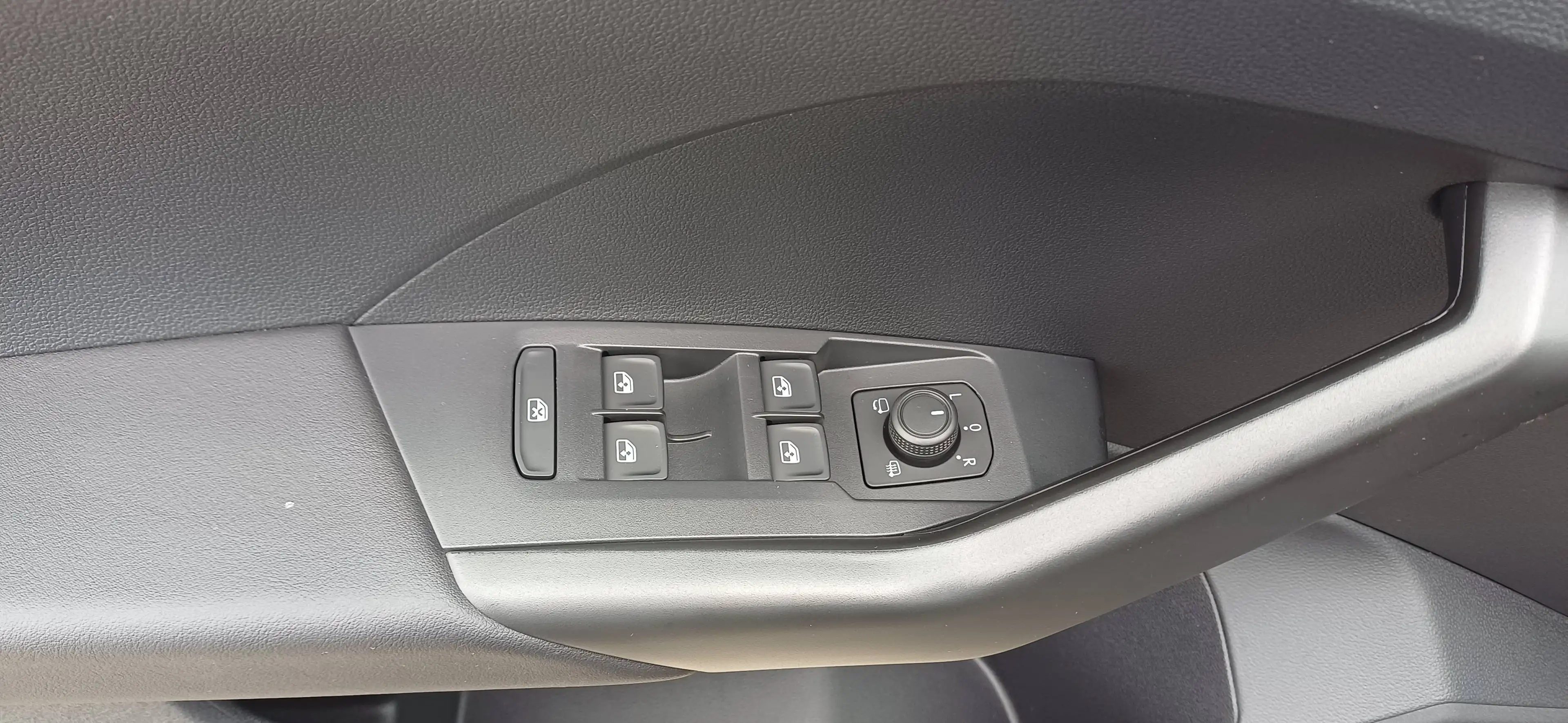 Volkswagen T-Cross T-Cross Life-Klima-Navi-Sitzhg-PDCv+h-Alu-5800KM — photo 13