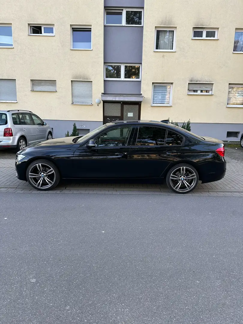 BMW 320 320i Aut. Luxury Line Schwarz - 2