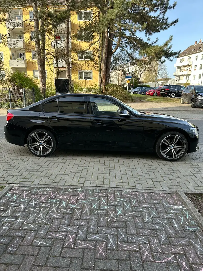 BMW 320 320i Aut. Luxury Line Schwarz - 1