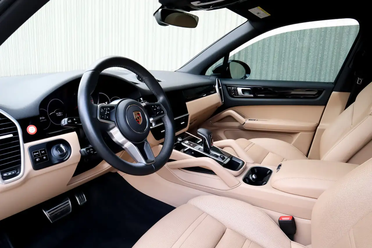 Porsche Cayenne снимка Porsche Cayenne