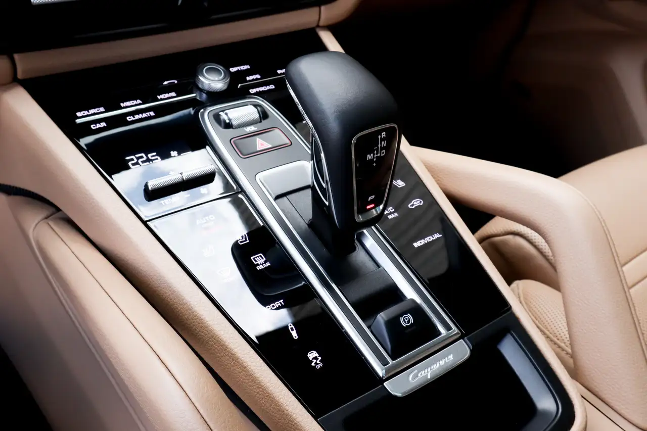 Porsche Cayenne снимка Porsche Cayenne