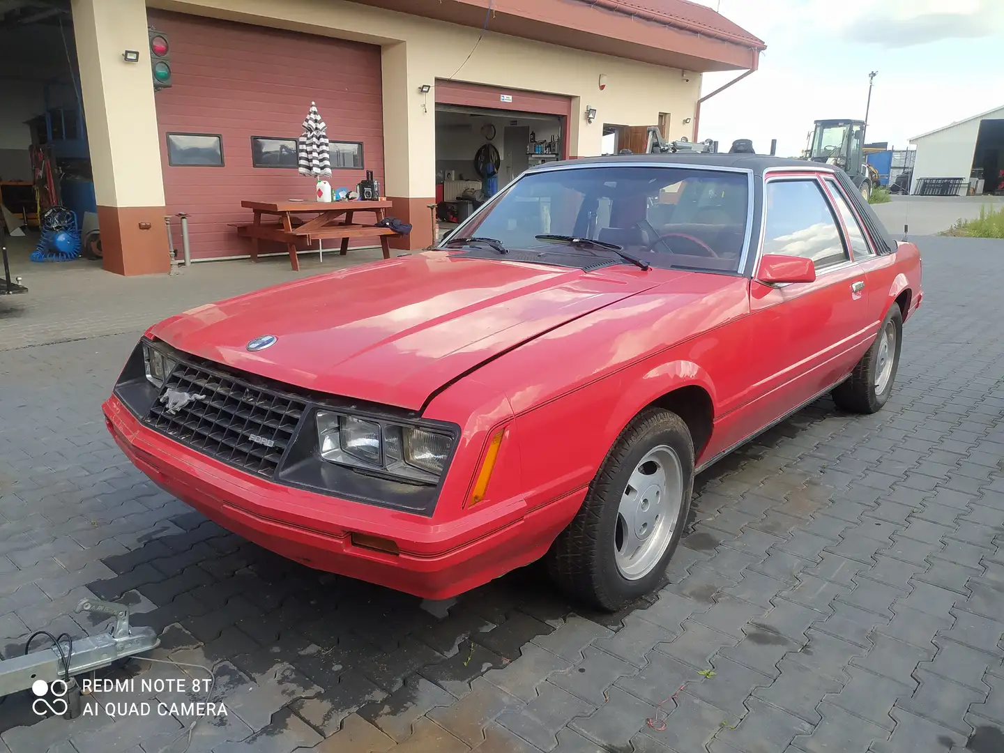 Ford Mustang Ghia Rot - 1