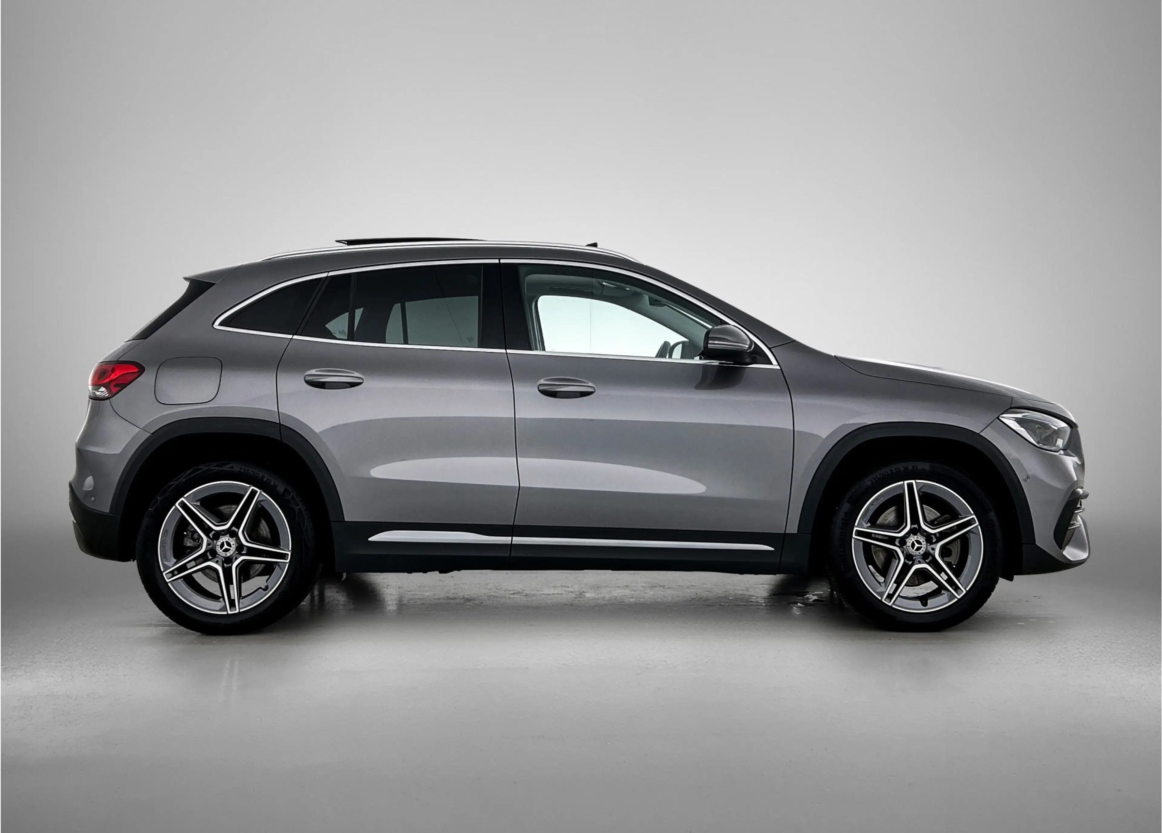 Mercedes-Benz GLA 250 e AMG Plug-In Hybride | AMG-Line IN en Exterieur | — photo 14