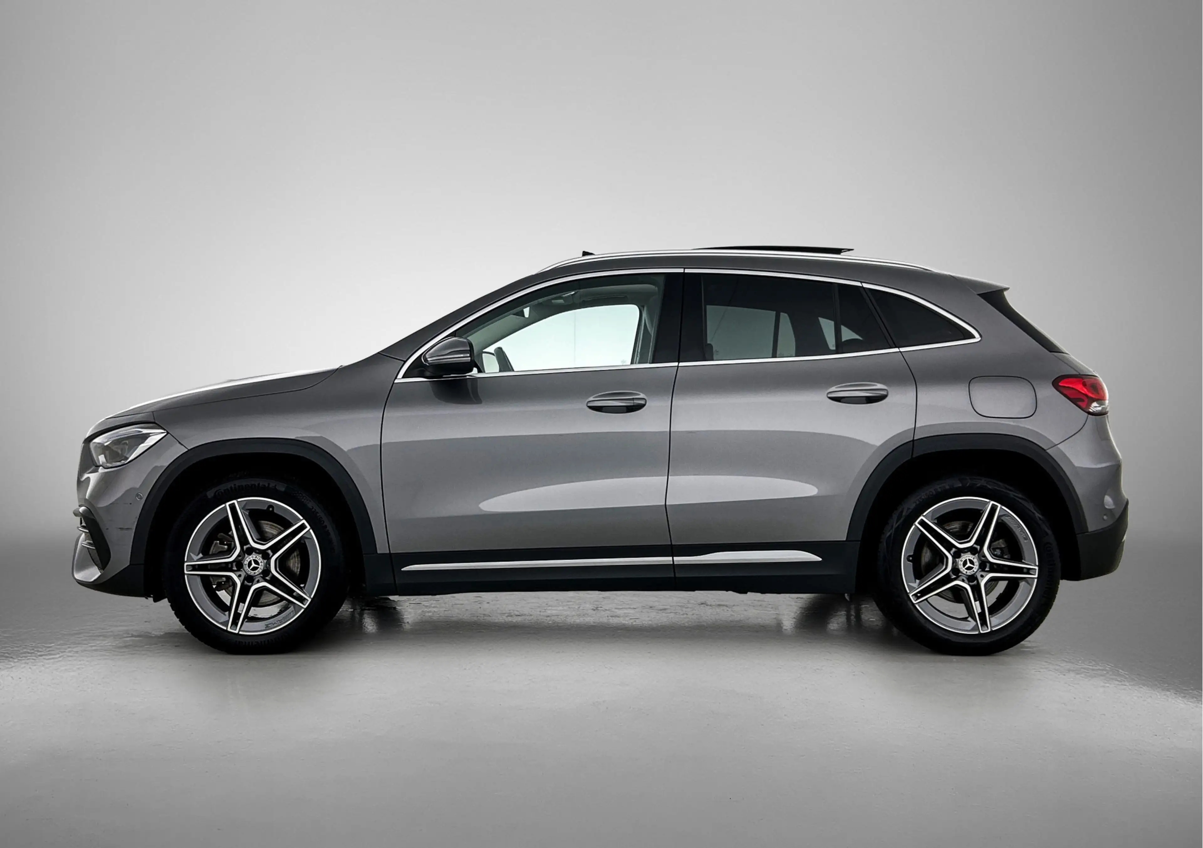Mercedes-Benz GLA 250 e AMG Plug-In Hybride | AMG-Line IN en Exterieur | — photo 3
