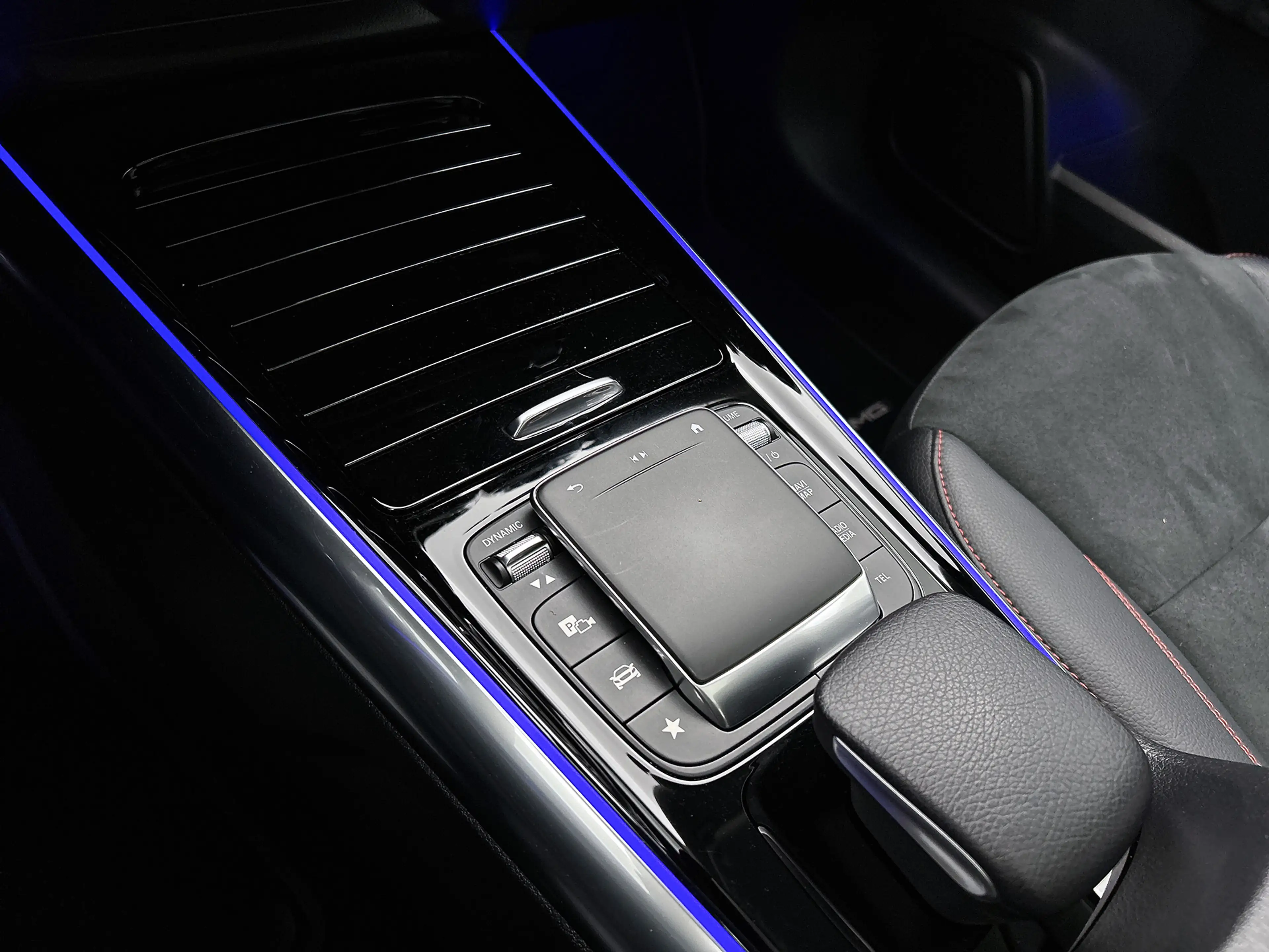 Mercedes-Benz GLA 250 e AMG Plug-In Hybride | AMG-Line IN en Exterieur | — photo 12