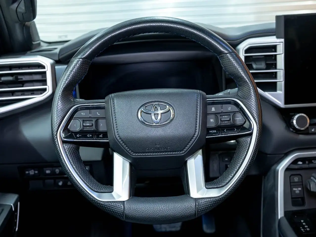 Toyota Tundra снимка Toyota Tundra
