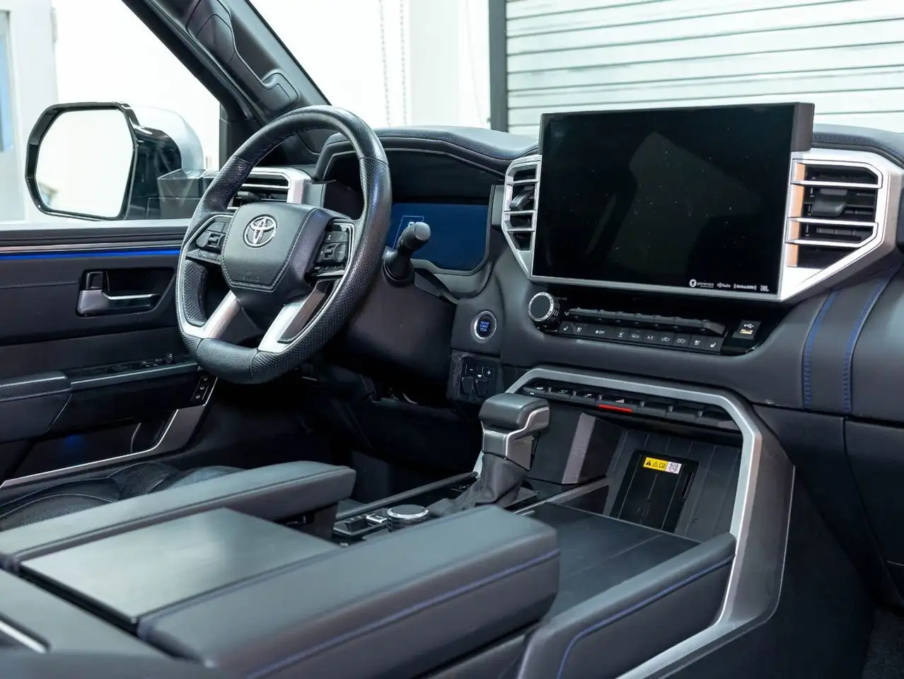 Toyota Tundra снимка Toyota Tundra