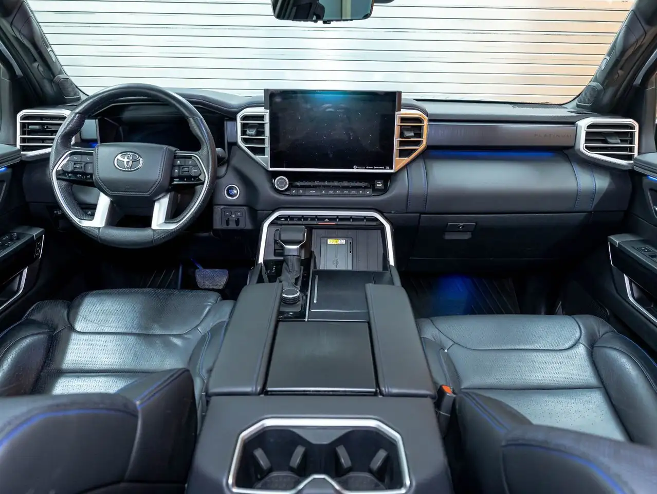 Toyota Tundra снимка Toyota Tundra