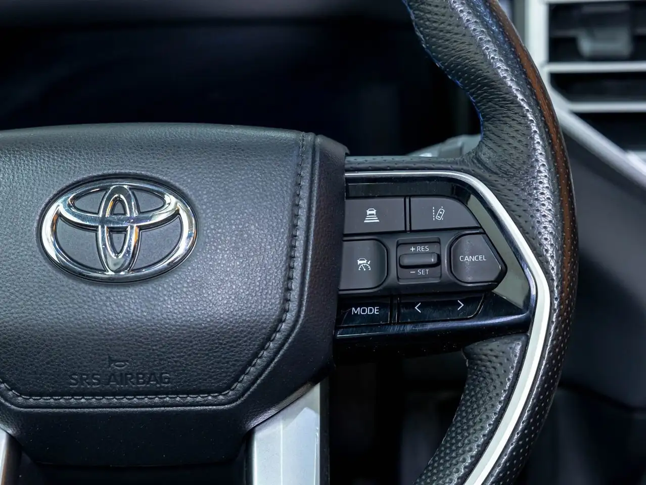 Toyota Tundra снимка Toyota Tundra