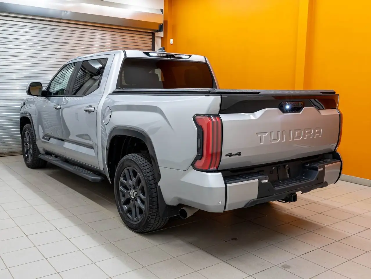 Toyota Tundra снимка Toyota Tundra