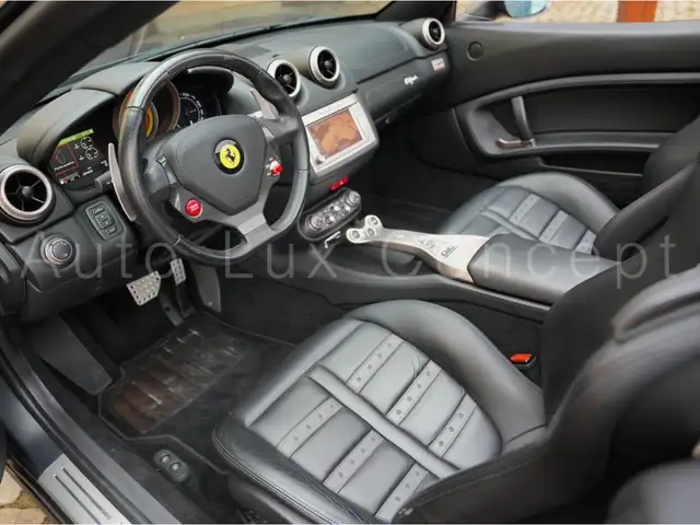 Ferrari California view 5