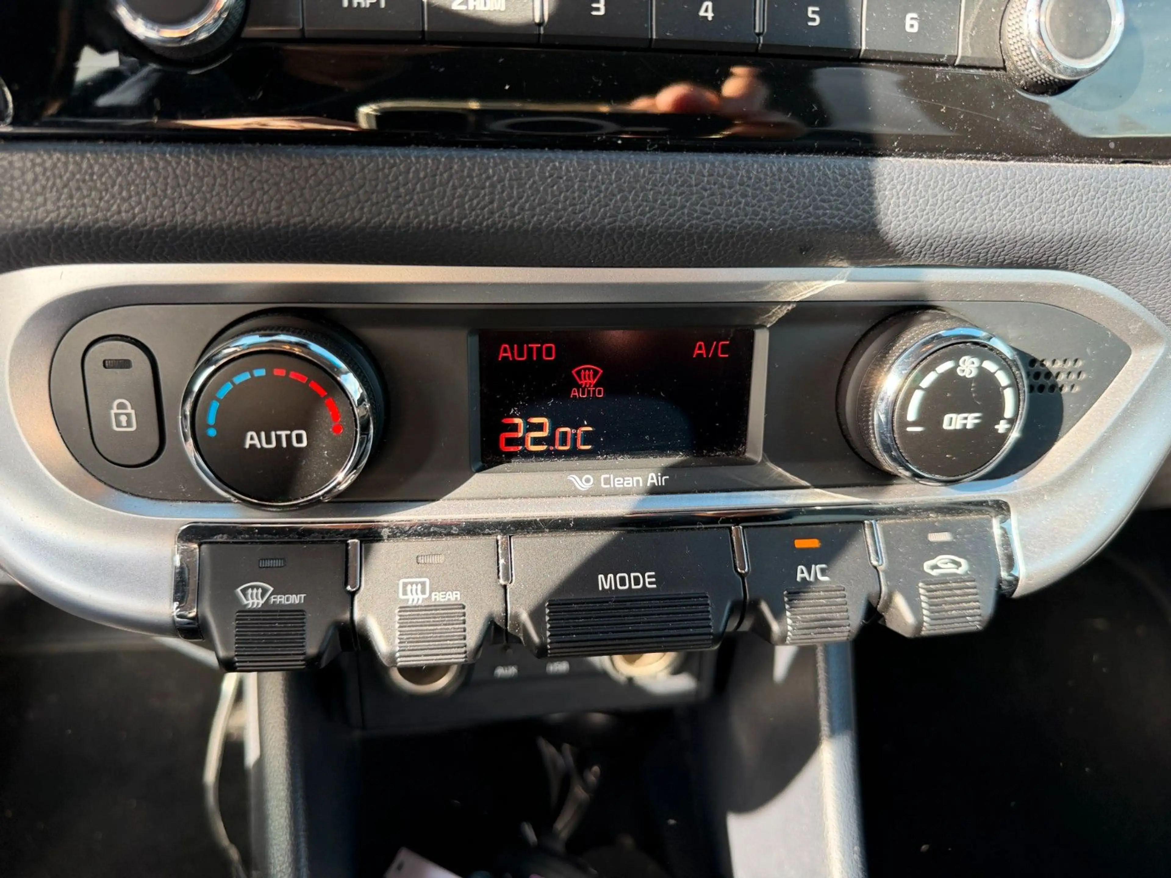 Kia Rio 1.4 CRDi Klimaautomat,Leder,6-Gang,Tüv:07/28 — photo 13