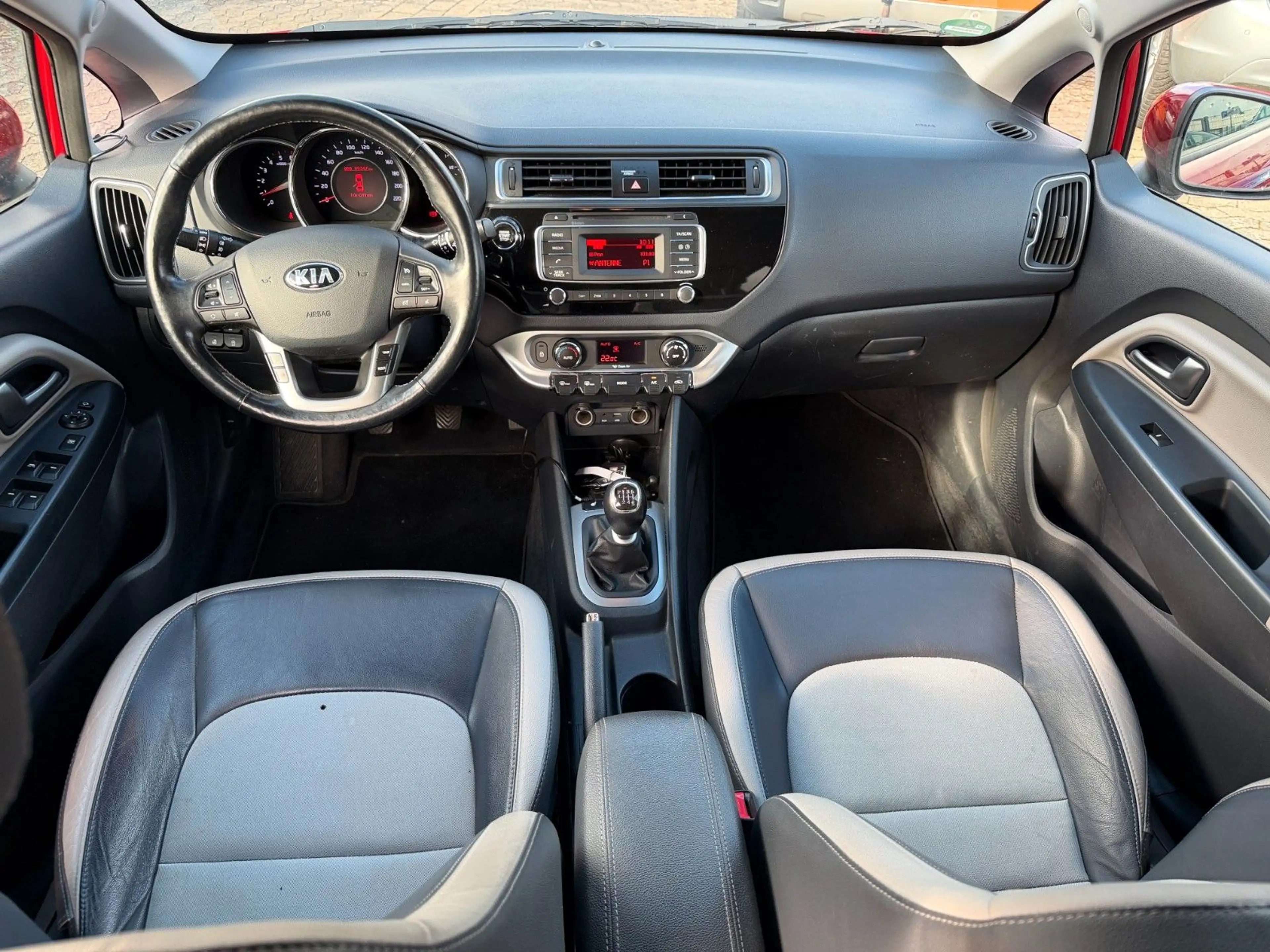 Kia Rio 1.4 CRDi Klimaautomat,Leder,6-Gang,Tüv:07/28 — photo 7
