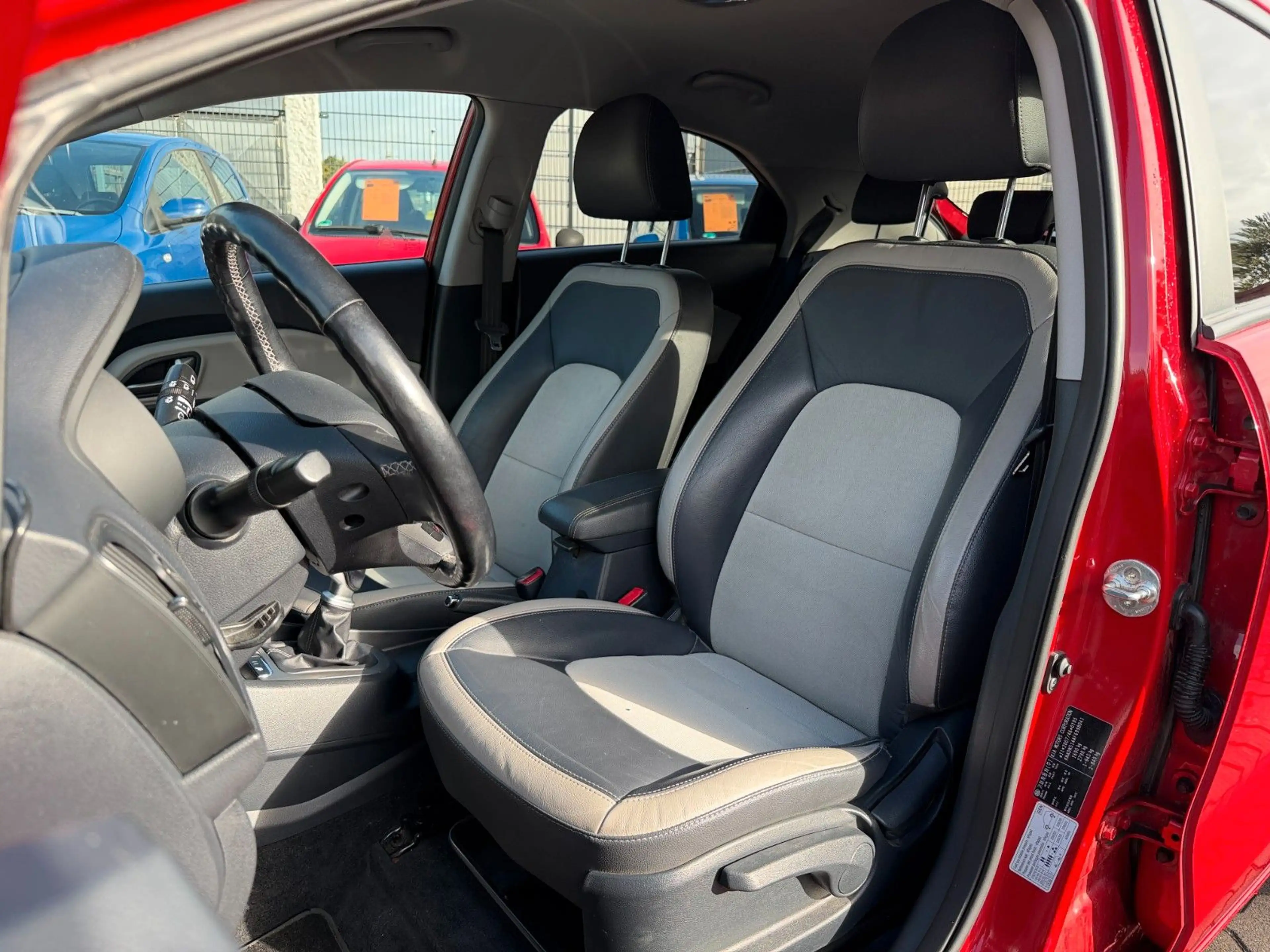 Kia Rio 1.4 CRDi Klimaautomat,Leder,6-Gang,Tüv:07/28 — photo 5