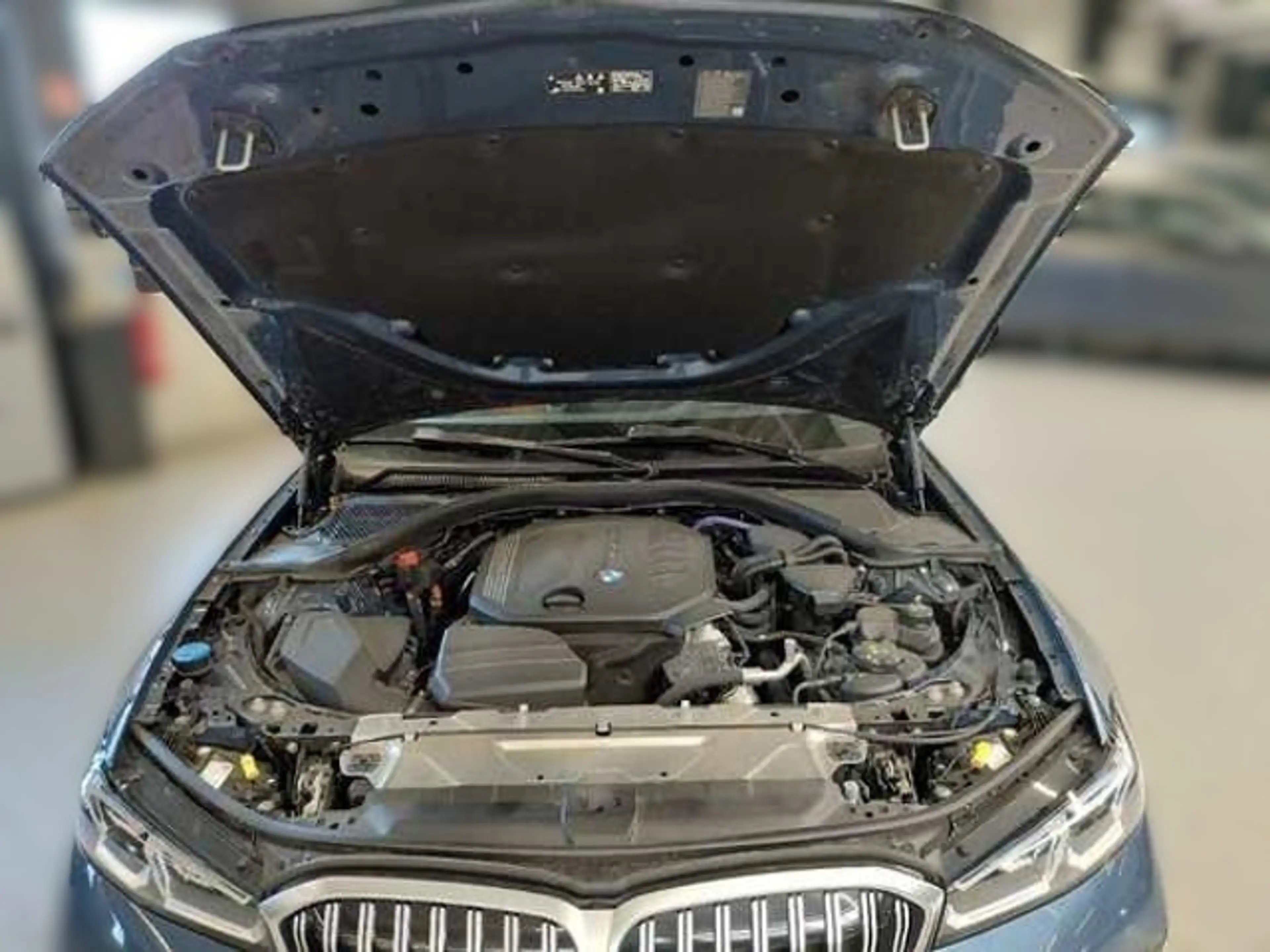 BMW 320 d M Sport AHK 360° Panorama HeadUp StandHz Drivin — photo 14
