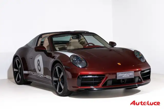 Porsche 911 view 3