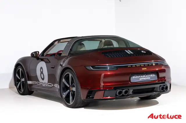 Porsche 911 view 6