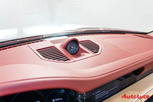 Porsche 911 view 14
