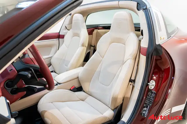 Porsche 911 view 12