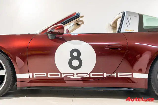 Porsche 911 view 8