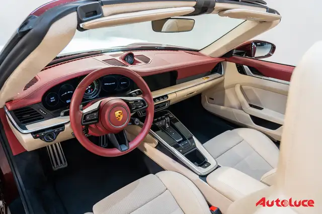 Porsche 911 view 10