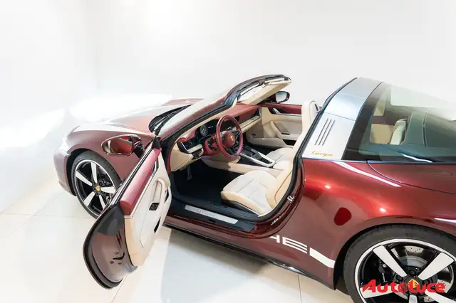 Porsche 911 view 9