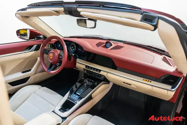 Porsche 911 view 11