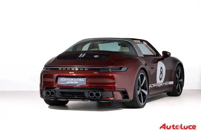 Porsche 911 view 4