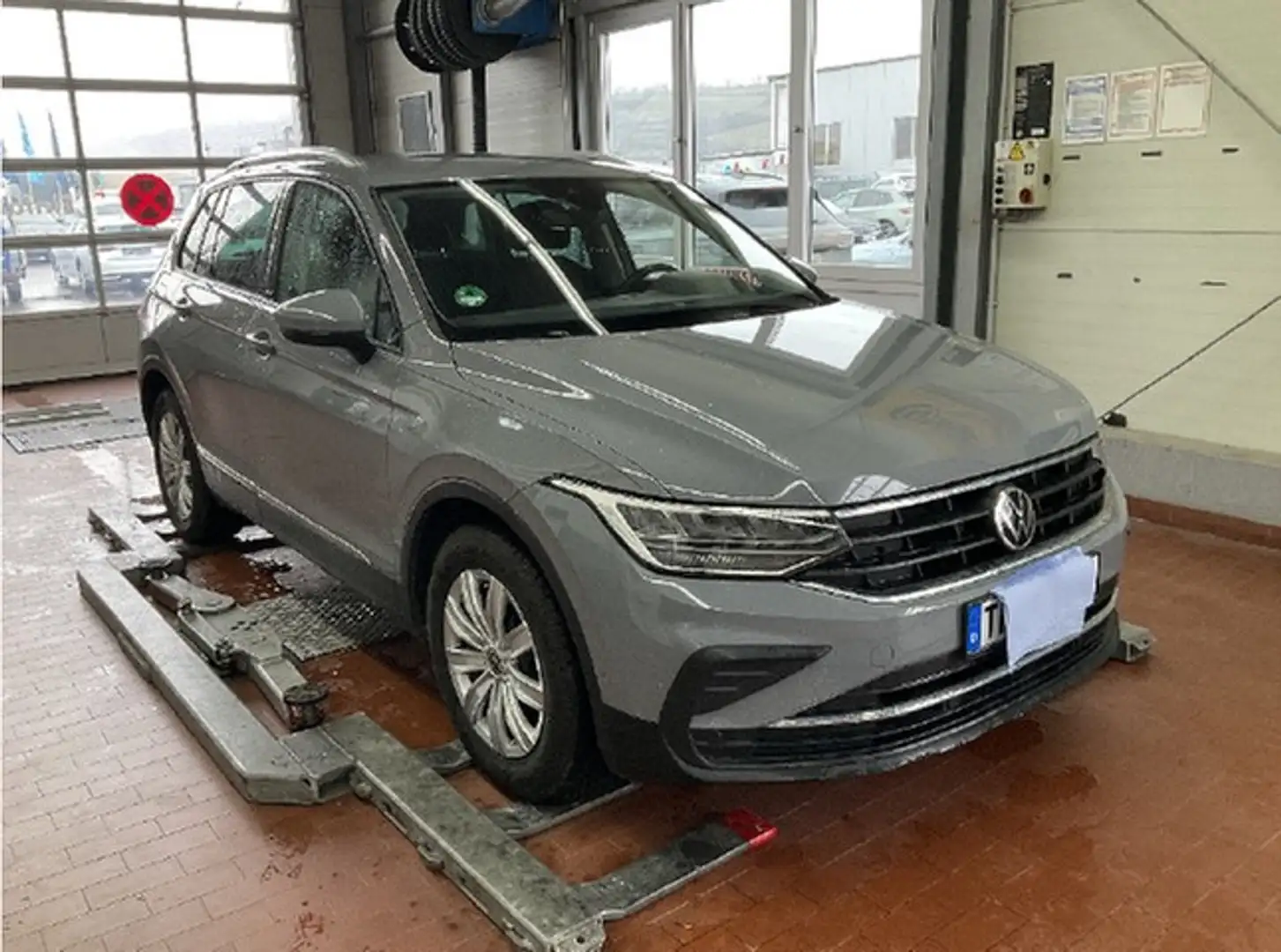 Volkswagen Tiguan 1.5 TSI United Fahrerassistenzpaket Plus Gris - 2