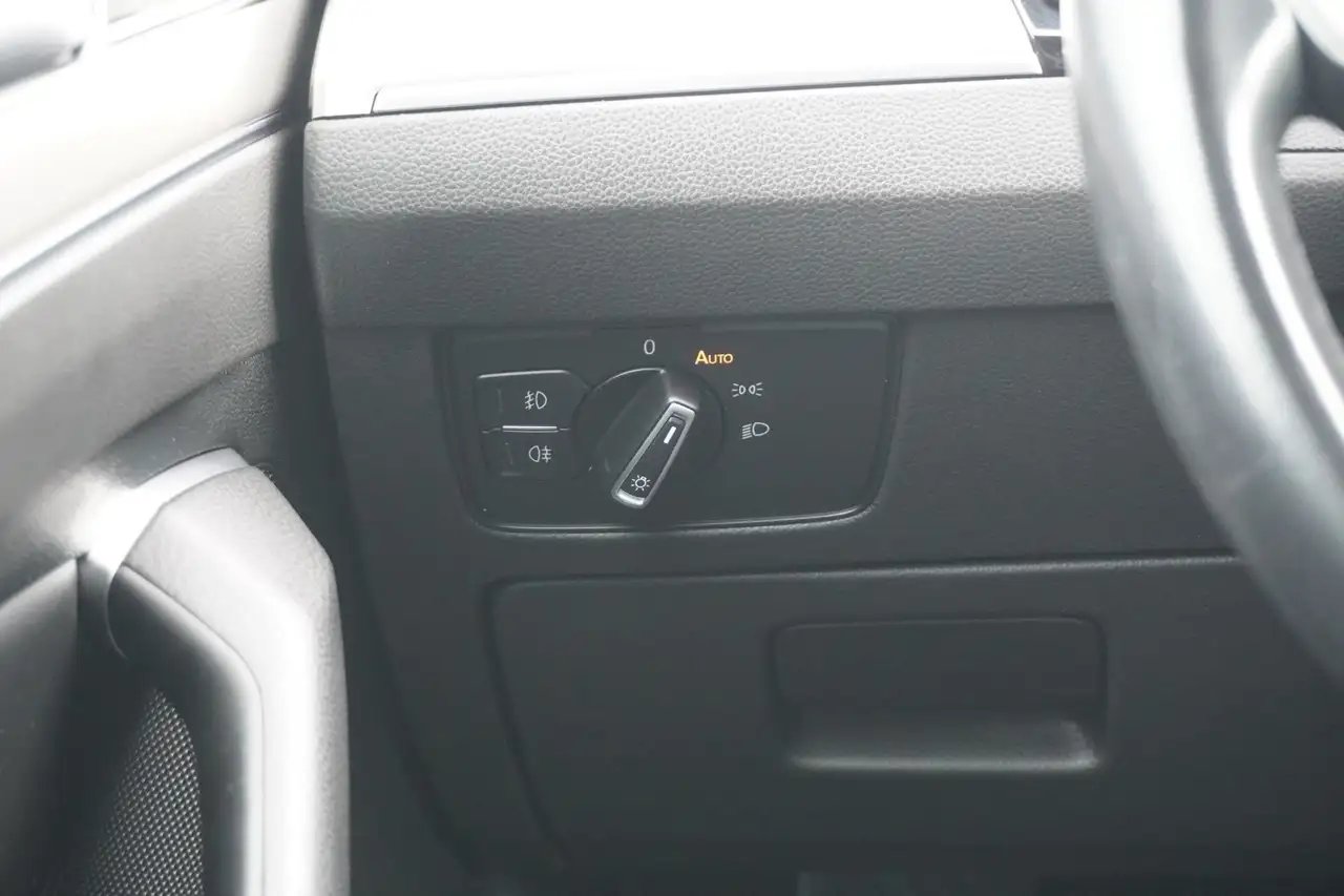 Volkswagen Passat 2.0 TDI R-Line DSG LED ACC AHK, миниатюра 28