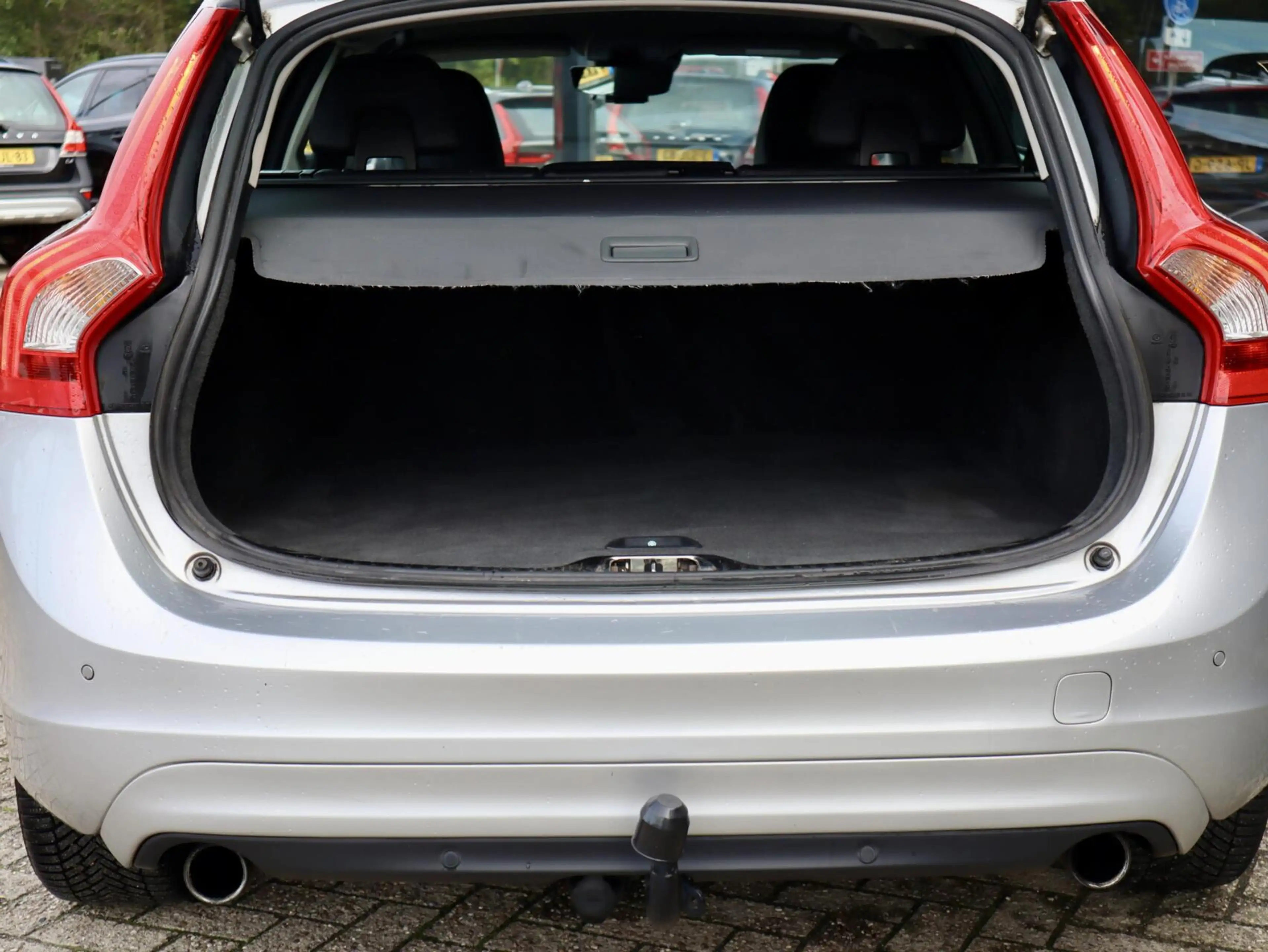 Volvo V60 1.6 T3 Summum — photo 13
