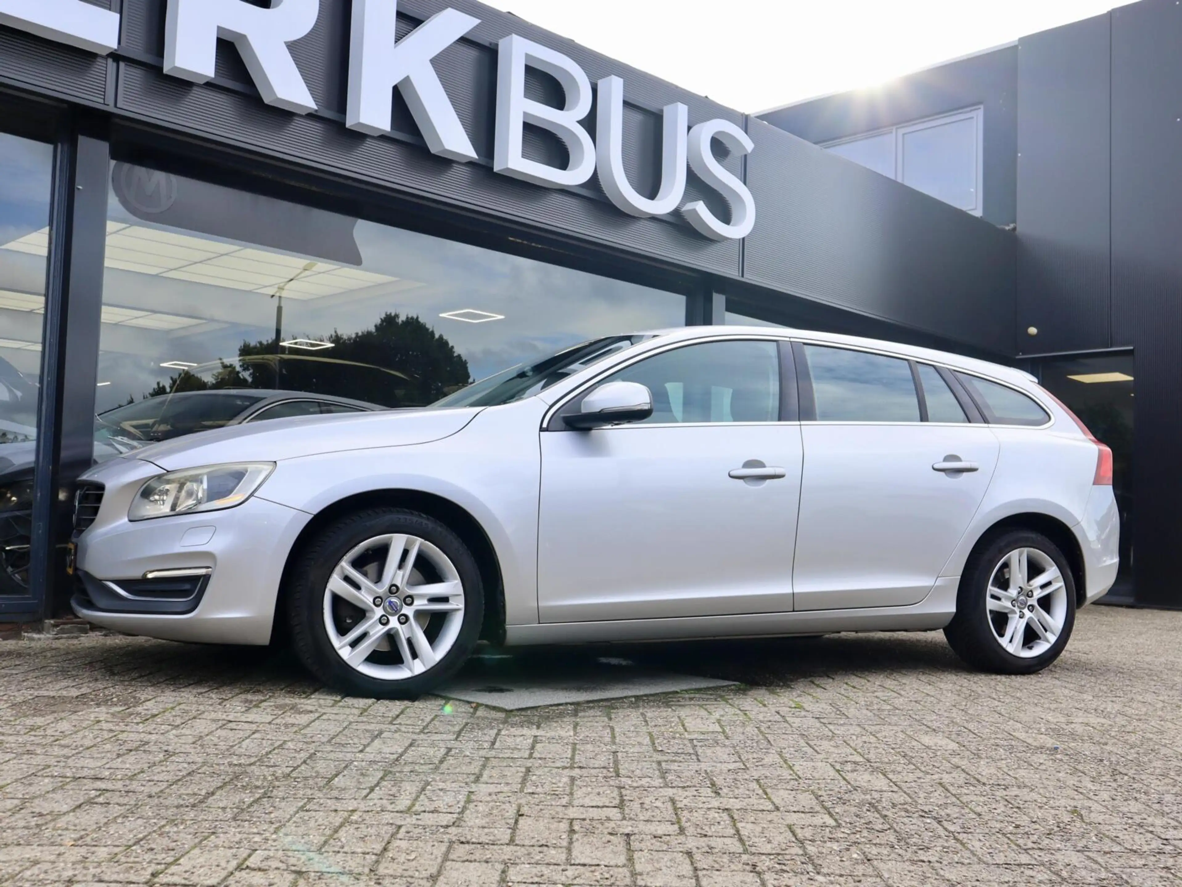 Volvo V60 1.6 T3 Summum — photo 15