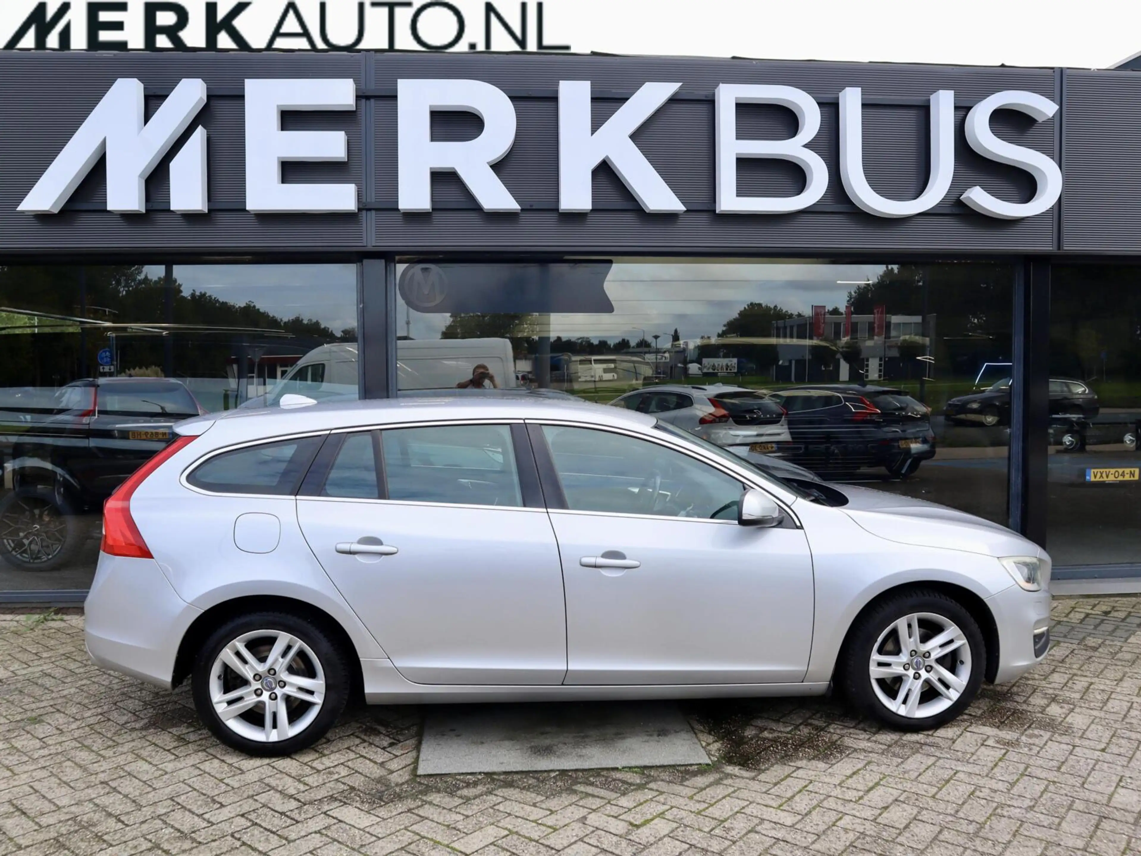 Volvo V60 1.6 T3 Summum — photo 5