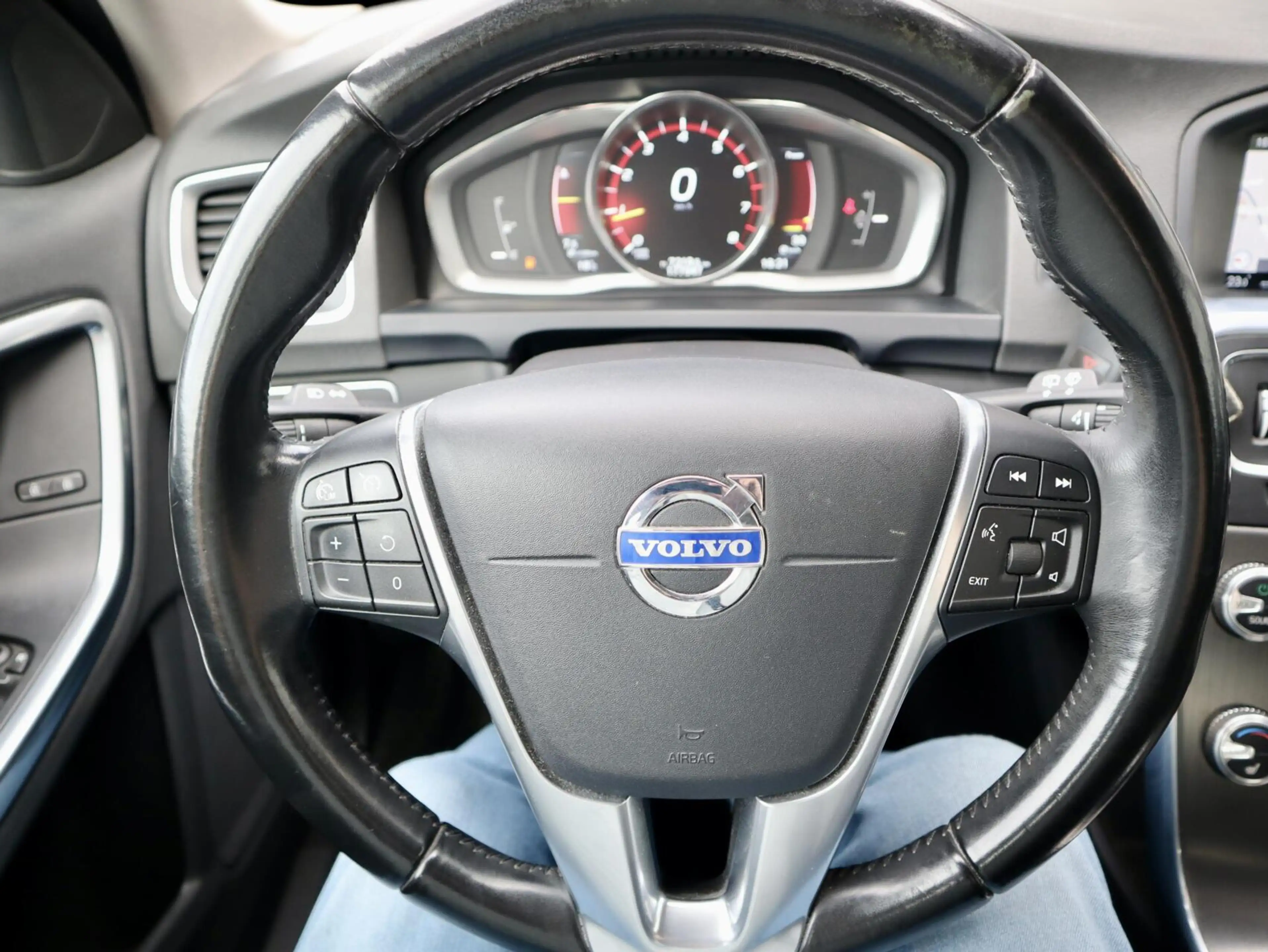 Volvo V60 1.6 T3 Summum — photo 9