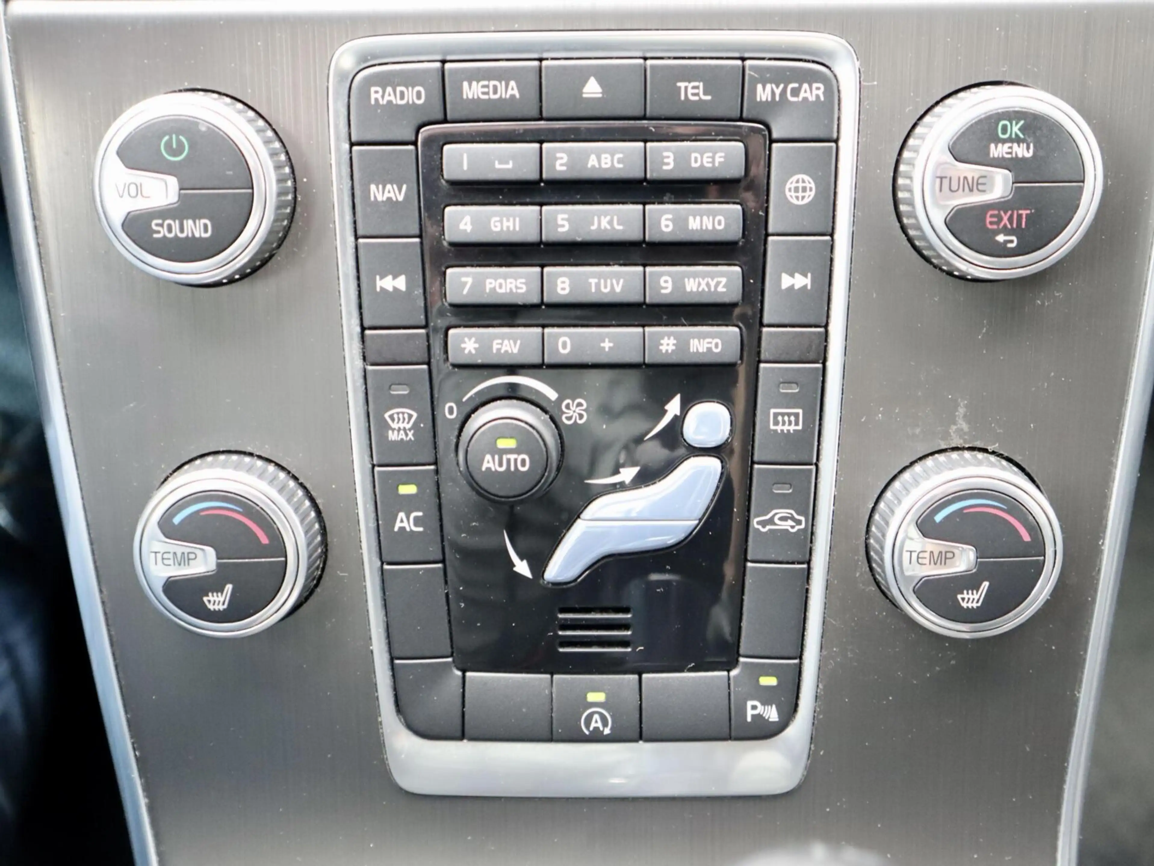 Volvo V60 1.6 T3 Summum — photo 11