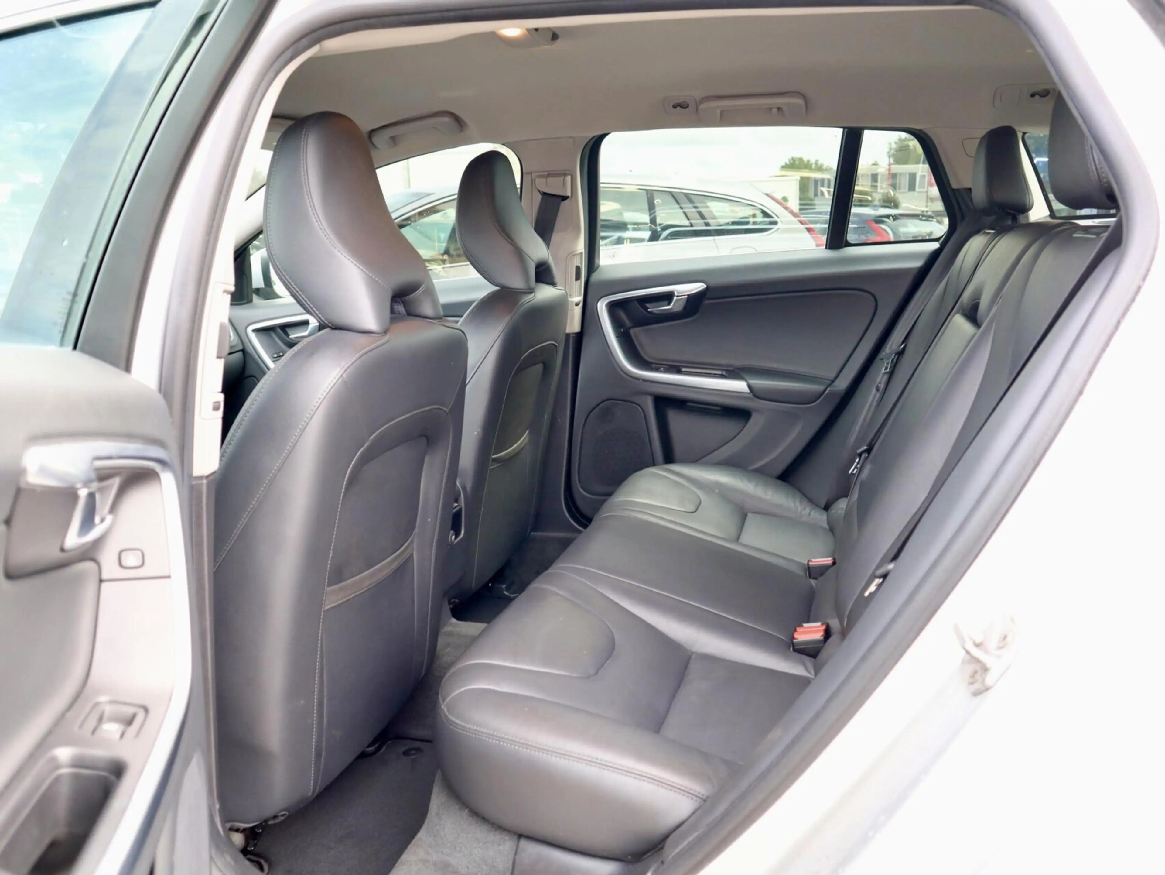 Volvo V60 1.6 T3 Summum — photo 14