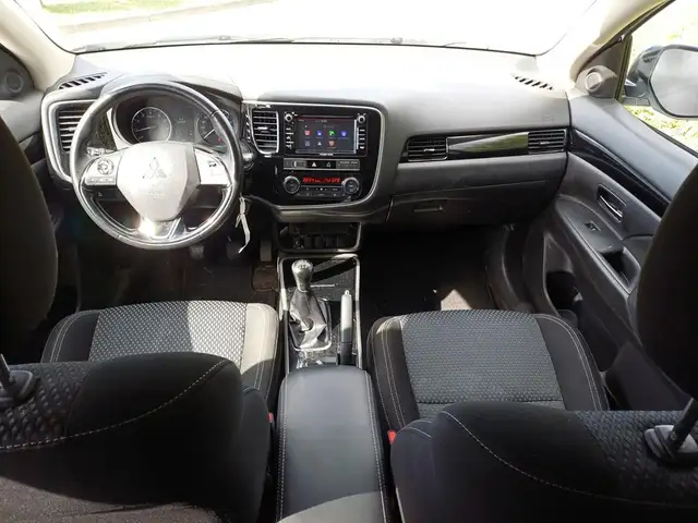 Mitsubishi Outlander view 5