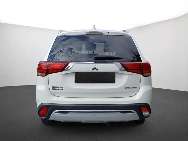 Mitsubishi Outlander view 3