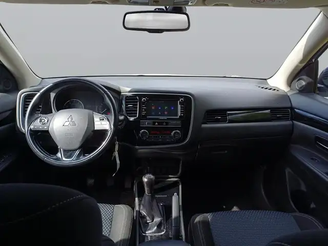 Mitsubishi Outlander view 10