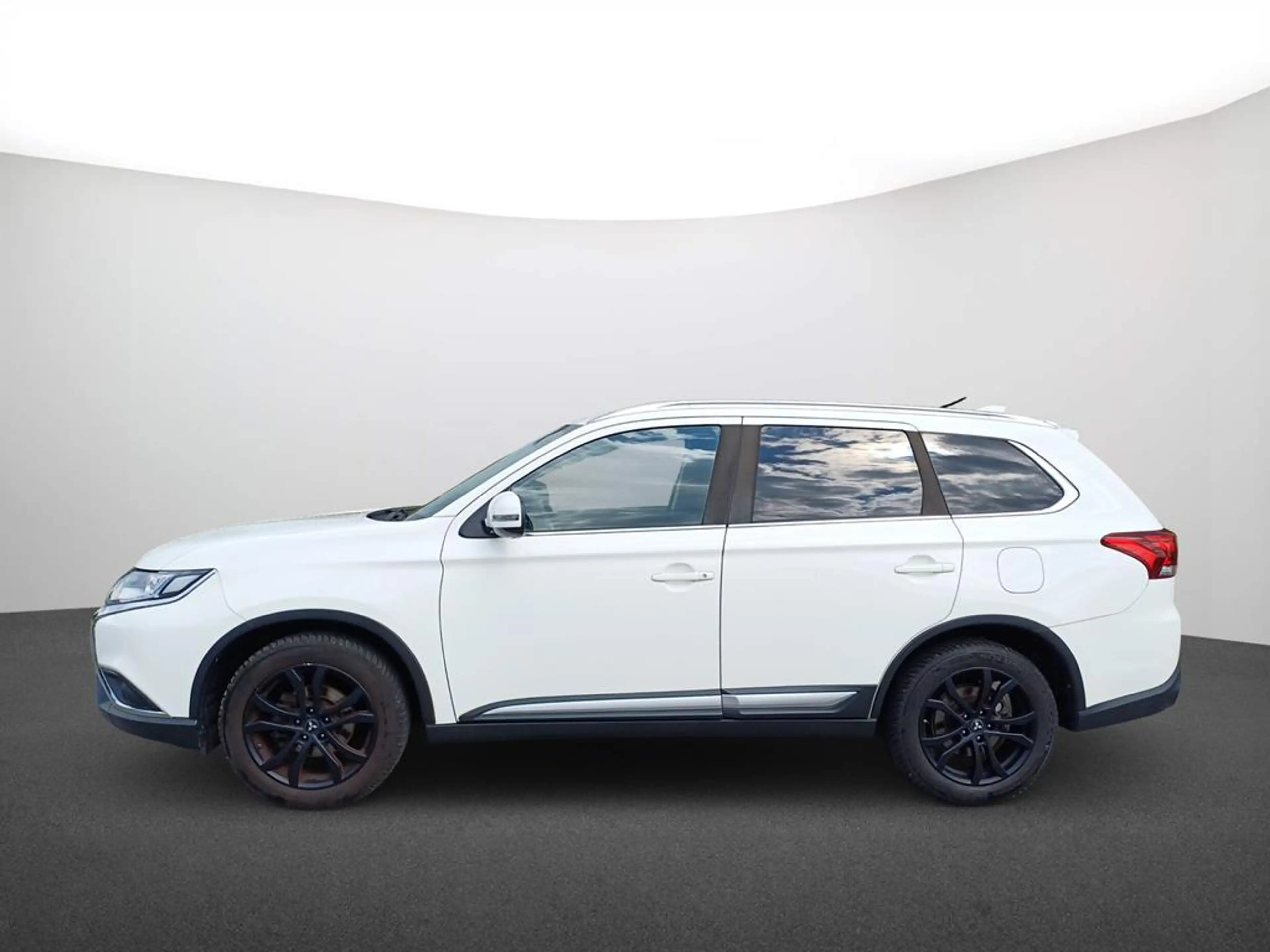 Mitsubishi Outlander Diamant Edition+ 2WD SHZ NAVI RFK — photo 4