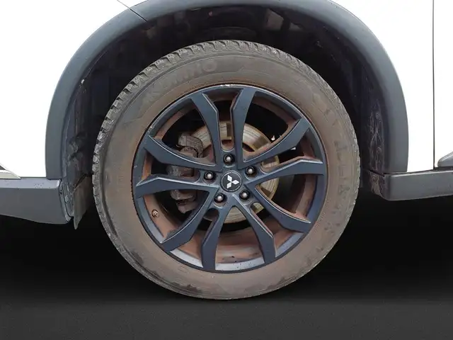 Mitsubishi Outlander view 8