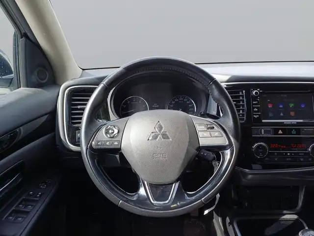 Mitsubishi Outlander view 13