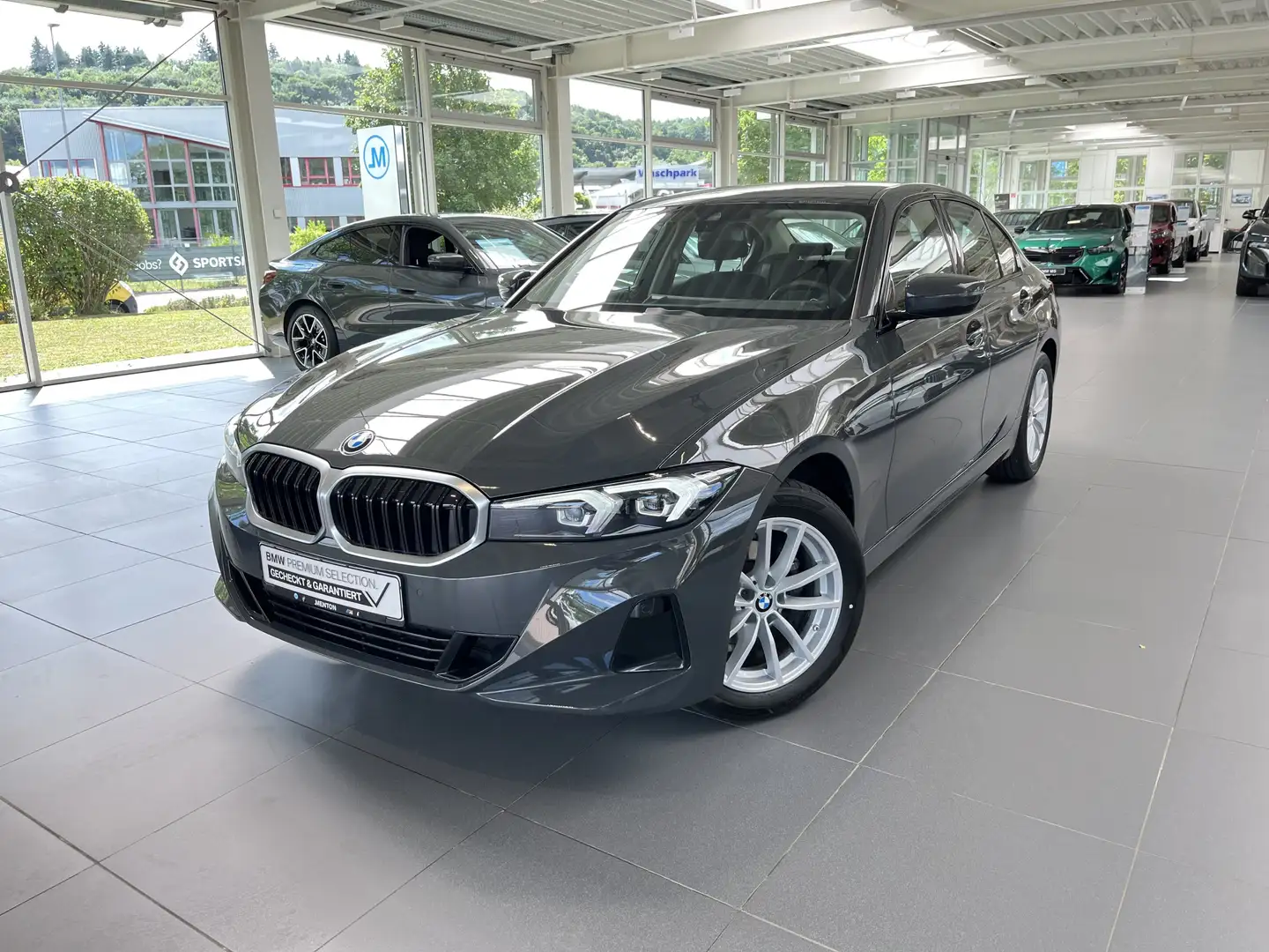 BMW 318 i Limousine Driving Assistant/LED/Tempomat/Klimaau Grijs - 2
