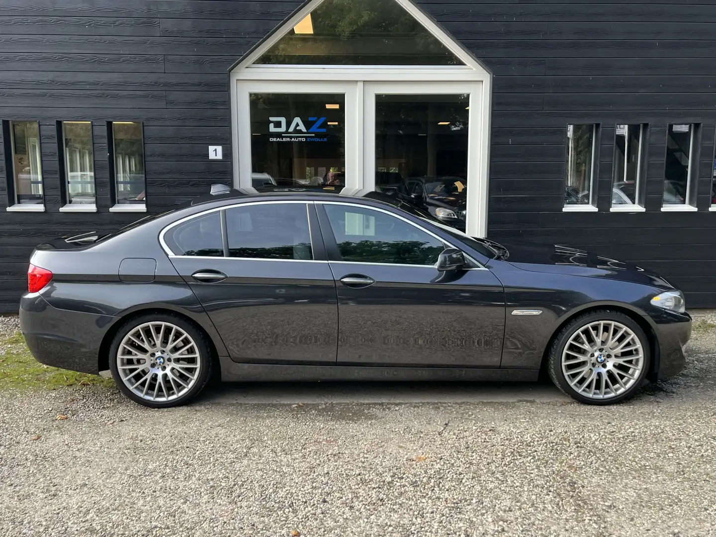 BMW 528 5-serie 528i High Executive Aut/Ecc/Leer/Navi Grau - 2