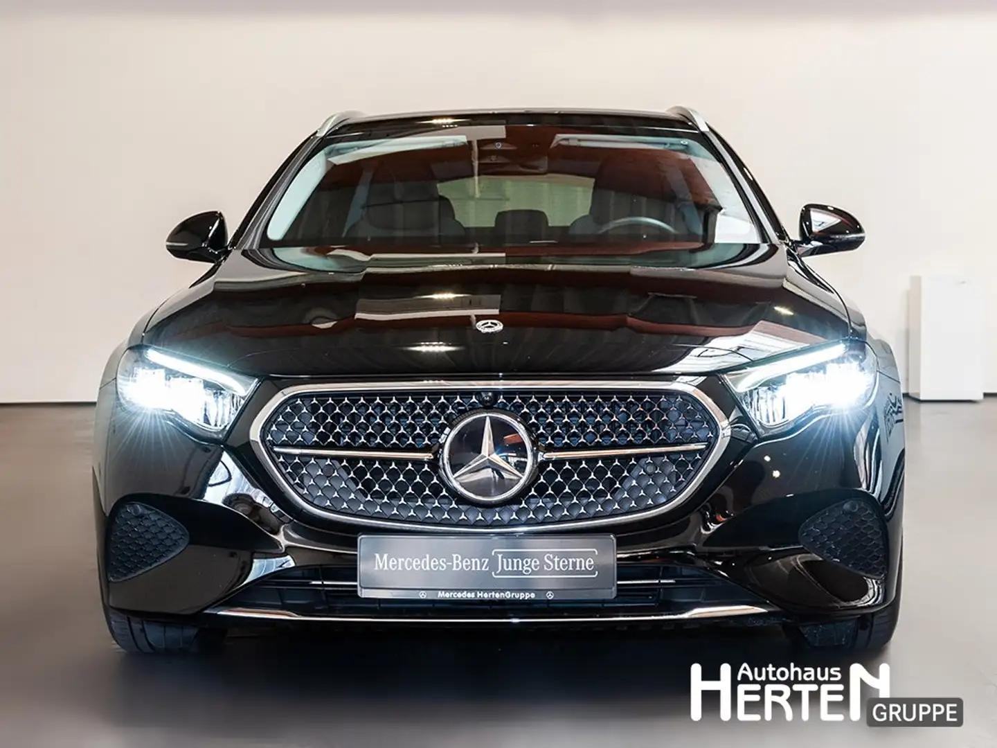 Mercedes-Benz E 220 T d+AVANTGARDE+AHK+LED+MEMORY+R-KAMERA+SHZ Schwarz - 2