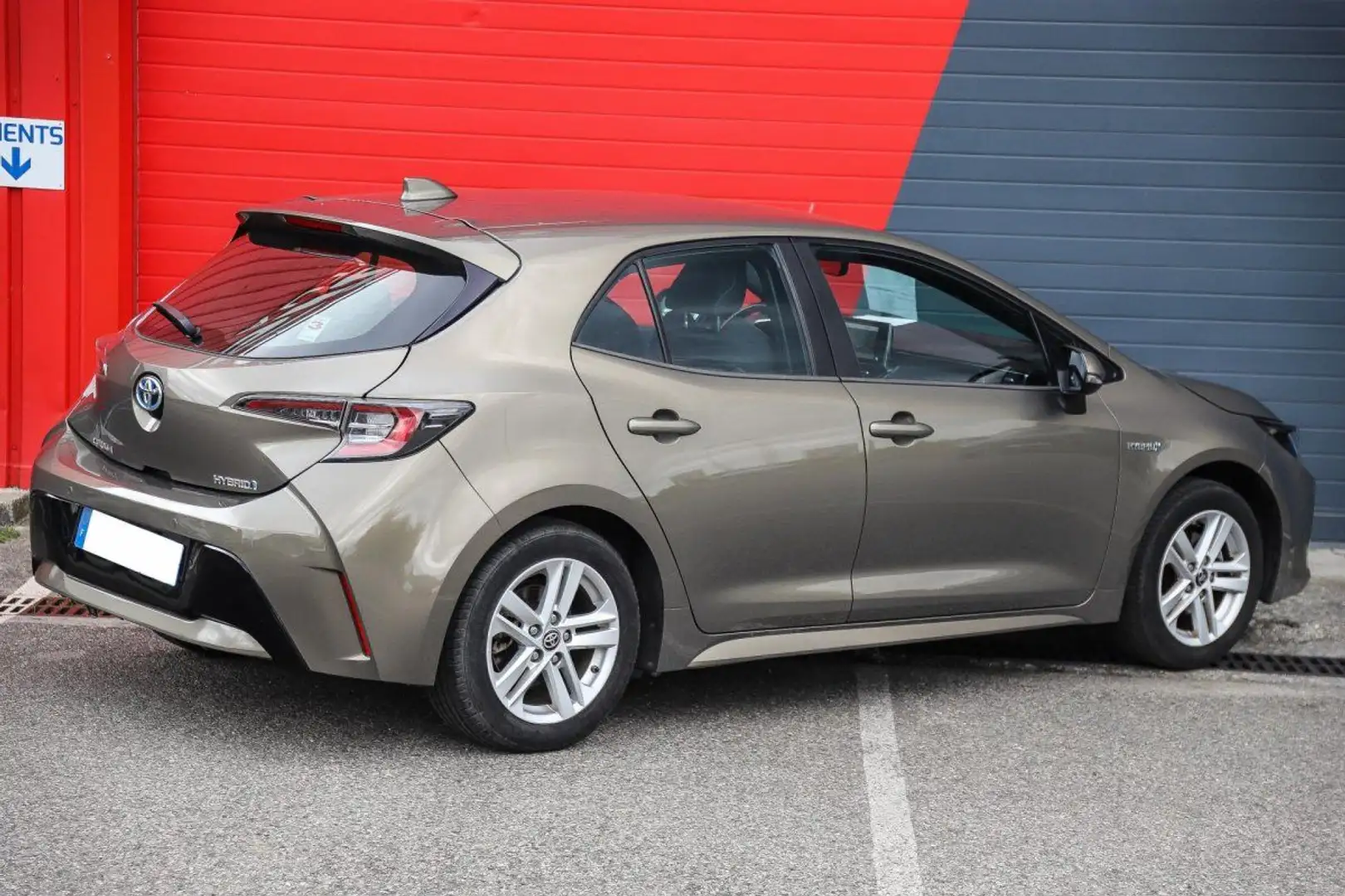 Toyota Corolla Hybride 122h CVT Dynamic Business CAMERA GPS SIEGE Beige - 2