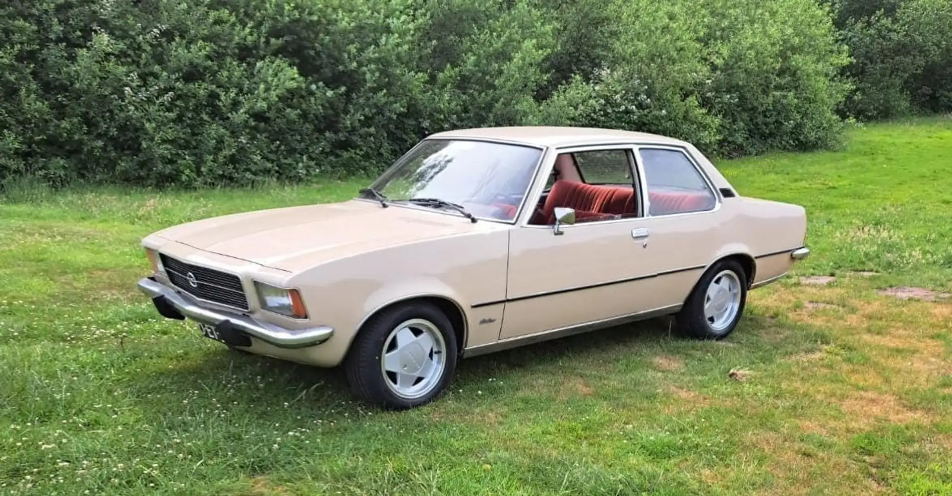 Opel Kadett 1900 SH de L. coupé Beige - 2