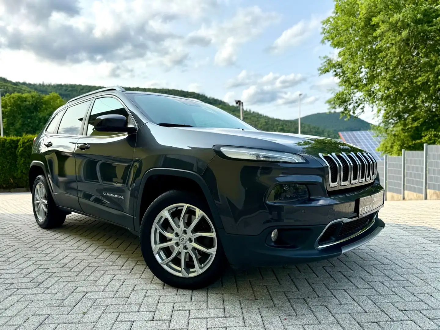 Jeep Cherokee 2.2 Limited 4WD Aut.-Leder-Navi-Kamera Grigio - 1